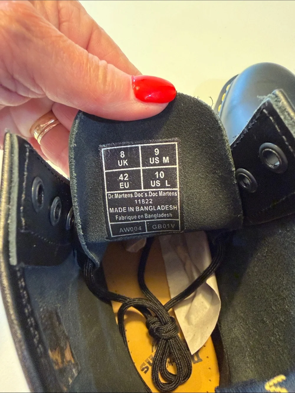Dr. Martens Black Leather Lace-Up Boots with Yellow Stitching Sz 9.  New Tub2